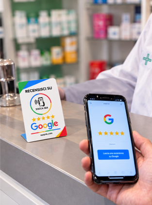 Card NFC Recensisci su Google in farmacia